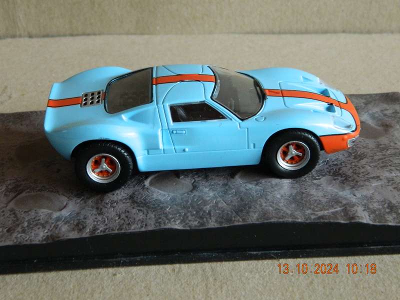 UNIVERSAL HOBBIES -  JAMES BOND 007 -  FORD GT40  -  DIE ANOTHER DAY