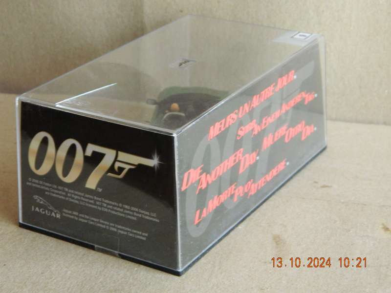 UNIVERSAL HOBBIES -  JAMES BOND 007 -  JAGUAR XKR  -  DIE ANOTHER DAY