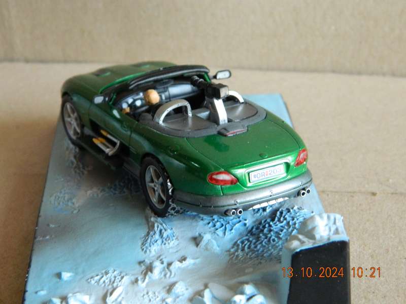 UNIVERSAL HOBBIES -  JAMES BOND 007 -  JAGUAR XKR  -  DIE ANOTHER DAY
