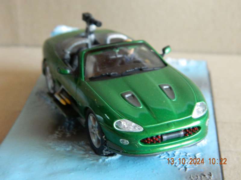 UNIVERSAL HOBBIES -  JAMES BOND 007 -  JAGUAR XKR  -  DIE ANOTHER DAY