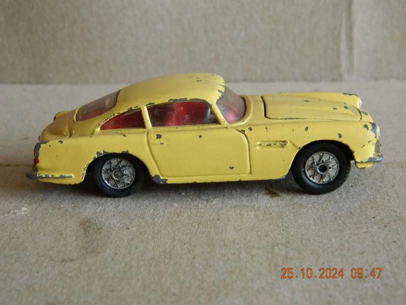 CORGI TOYS   -  218 -   ASTON MARTIN D.B. 4