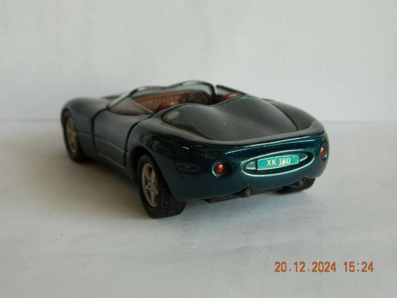 MAISTO  -  -   JAGUAR XK 180