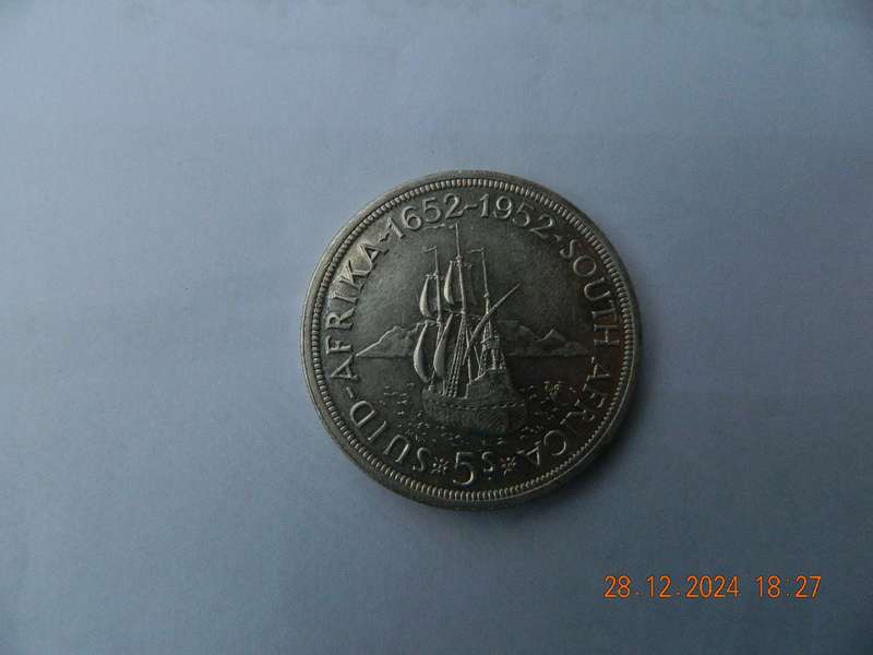 S. A. UNION   5 SHILLING  COIN  -  1952