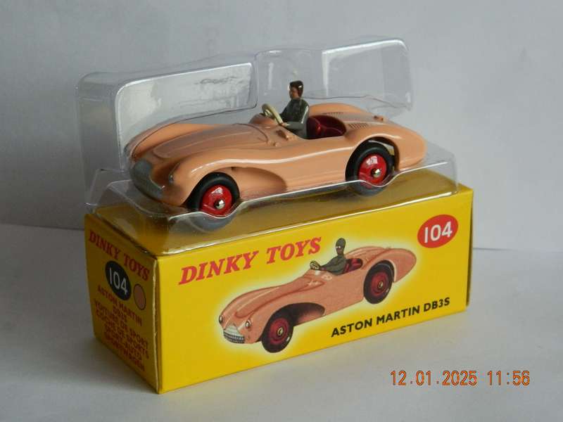 DEAGOSTINI - DINKY TOYS  -  104  -  ASTON MARTIN DB3S
