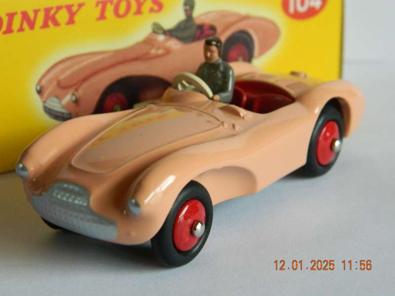 DEAGOSTINI - DINKY TOYS  -  104  -  ASTON MARTIN DB3S