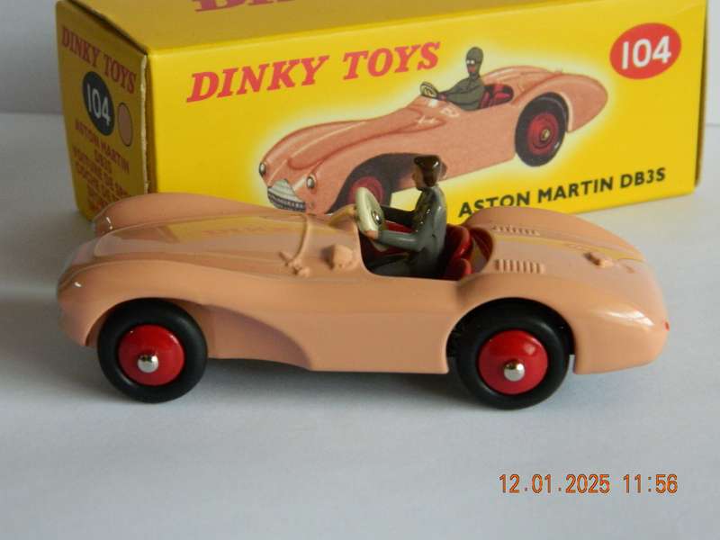 DEAGOSTINI - DINKY TOYS  -  104  -  ASTON MARTIN DB3S