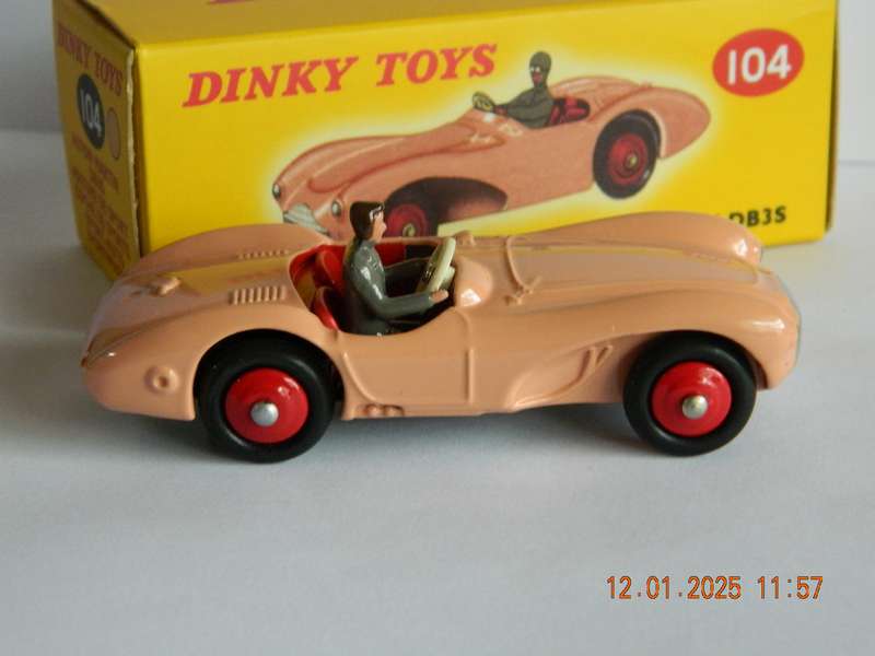 DEAGOSTINI - DINKY TOYS  -  104  -  ASTON MARTIN DB3S