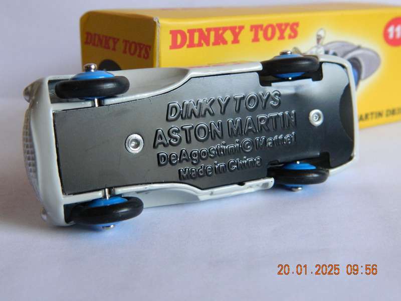 DEAGOSTINI - DINKY TOYS  - 110  -  ASTON MARTIN DB3S