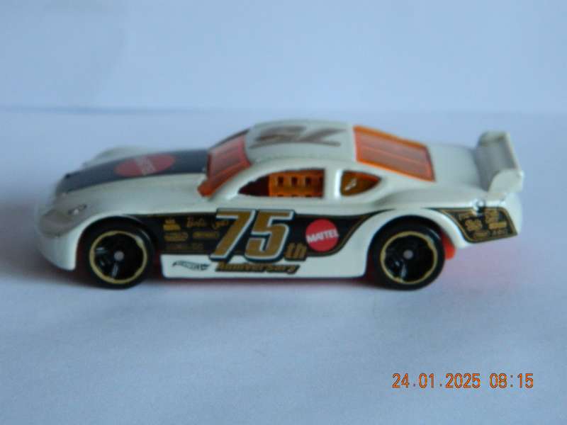HOTWHEELS   -    -     CIRCLE TRACKER