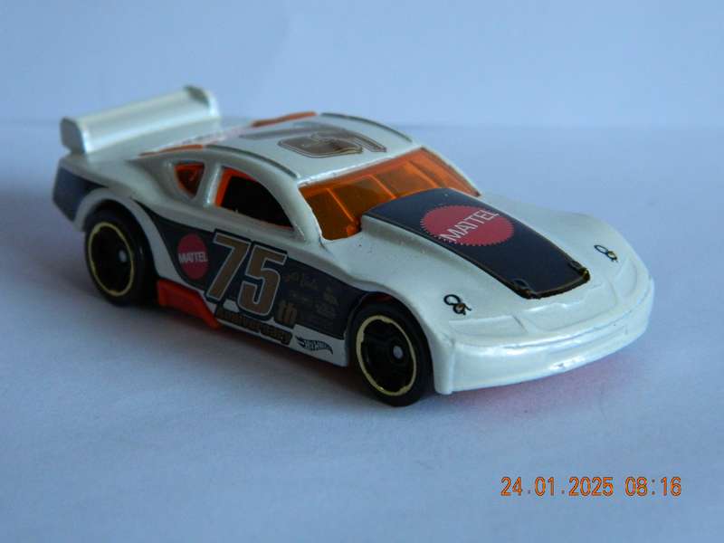 HOTWHEELS   -    -     CIRCLE TRACKER