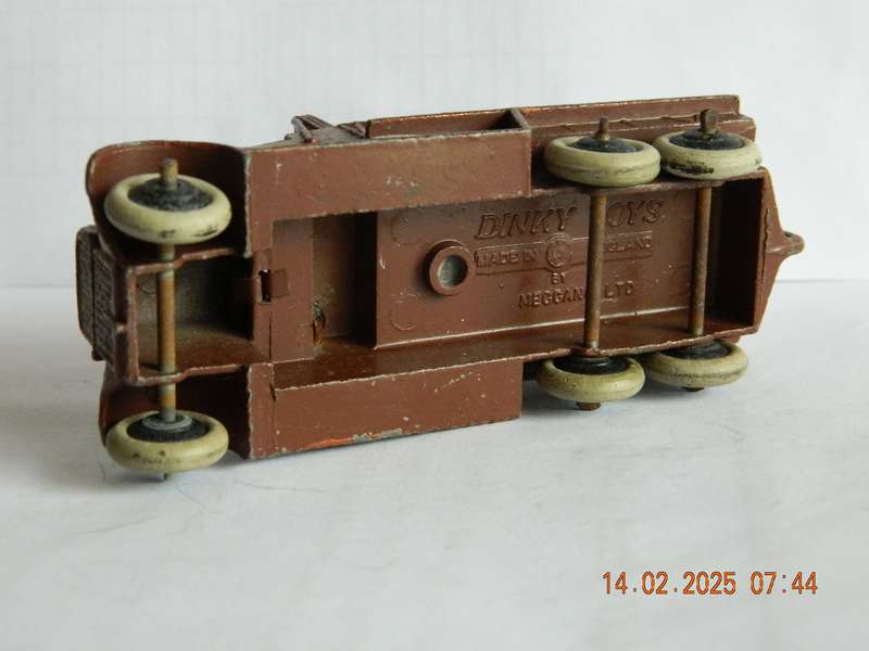 DINKY TOYS  -  151b  -  6 WHEEL WAGON