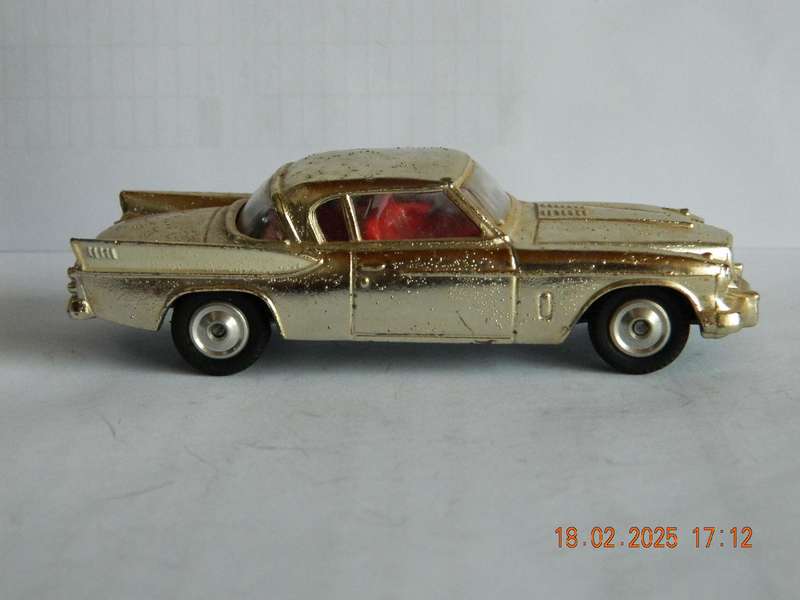 CORGI TOYS -   -  211S  -  STUDEBAKER GOLDEN HAWK