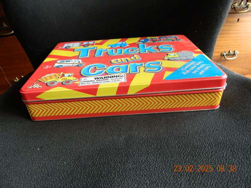 PARRAGON PUBLISHING  -  TRUCKS AND CARS IN A TIN BOX