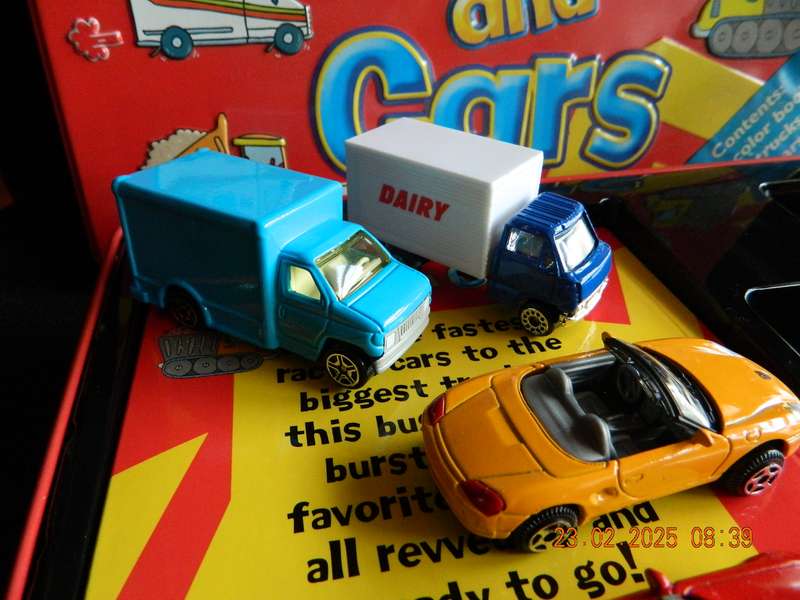 PARRAGON PUBLISHING  -  TRUCKS AND CARS IN A TIN BOX