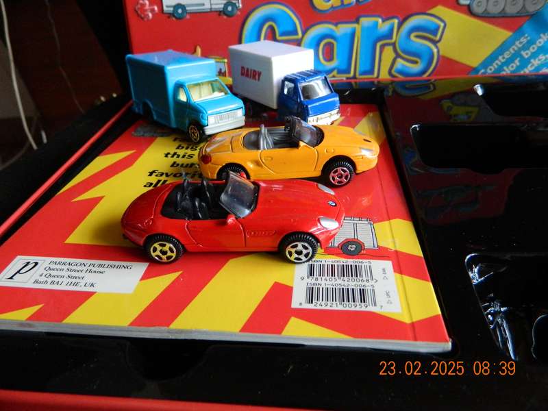 PARRAGON PUBLISHING  -  TRUCKS AND CARS IN A TIN BOX