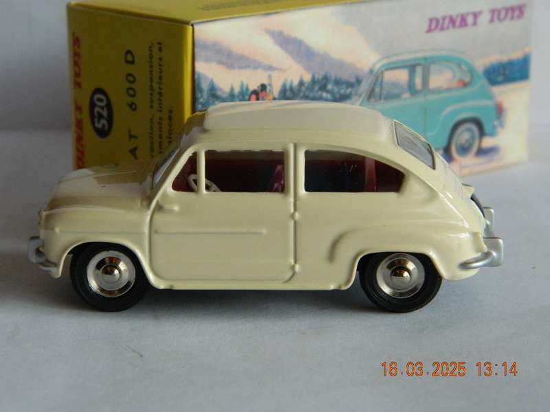 DEAGOSTINI - DINKY TOYS  -  520  -  FIAT 600 D