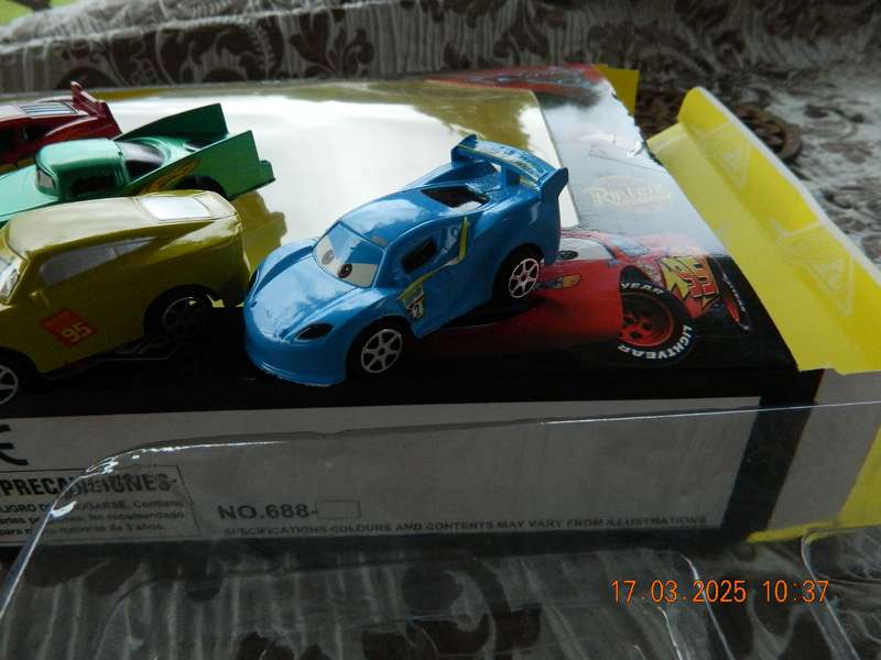 UNKNOWN MAKE -  688 -  DISNEY  PIXAR CARS AND TRUCK - PLASTIC UNITS