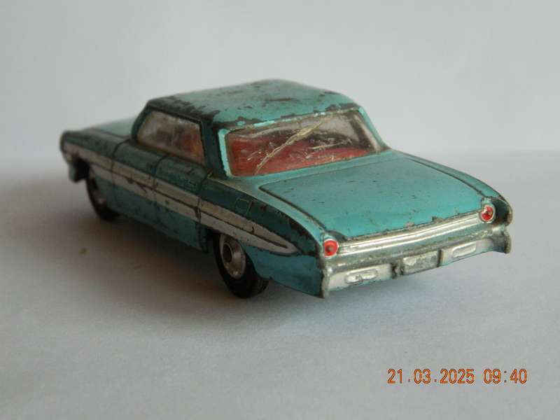 CORGI TOYS -  235   -   OLDSMOBILE  SUPER  88