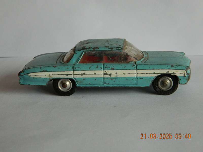 CORGI TOYS -  235   -   OLDSMOBILE  SUPER  88