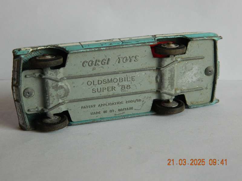 CORGI TOYS -  235   -   OLDSMOBILE  SUPER  88