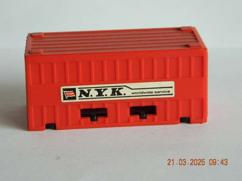 MATCHBOX   -  25  -  P.S.I.  CONTAINER
