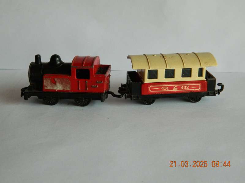 MATCHBOX  SUPERFAST  -  43 AND 44    -   O-4-O STEAM LOCO AND PASSENGER COACH