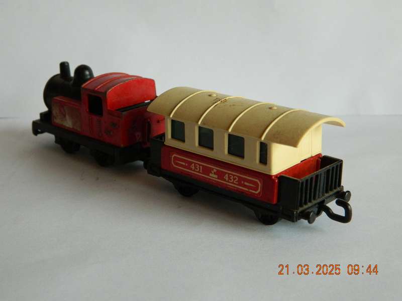 MATCHBOX  SUPERFAST  -  43 AND 44    -   O-4-O STEAM LOCO AND PASSENGER COACH