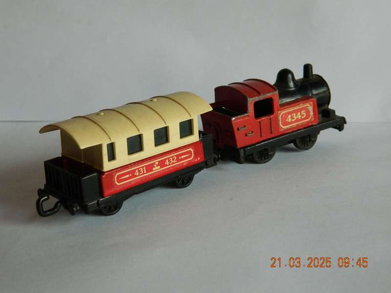 MATCHBOX  SUPERFAST  -  43 AND 44    -   O-4-O STEAM LOCO AND PASSENGER COACH