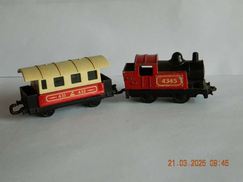 MATCHBOX  SUPERFAST  -  43 AND 44    -   O-4-O STEAM LOCO AND PASSENGER COACH
