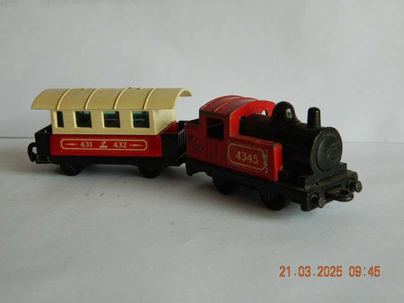 MATCHBOX  SUPERFAST  -  43 AND 44    -   O-4-O STEAM LOCO AND PASSENGER COACH