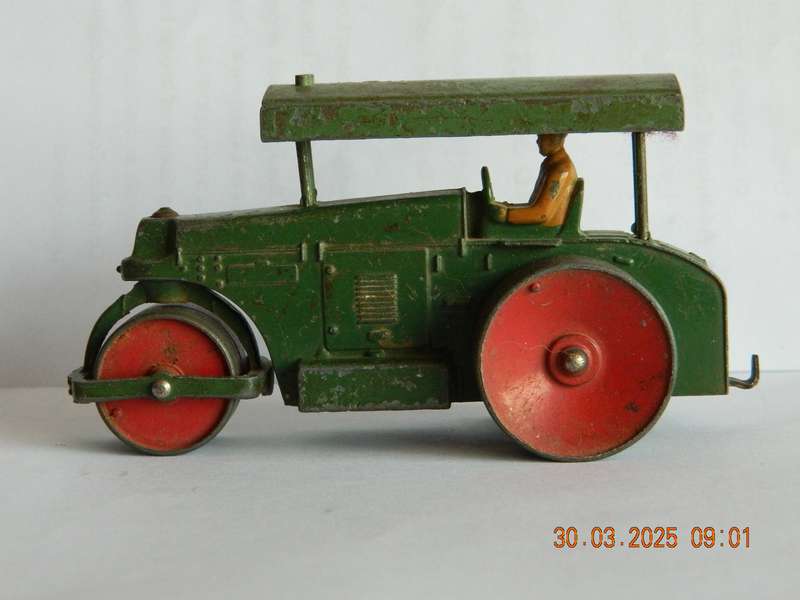 DINKY TOYS  -  251  -  AVELING BARFORD ROAD ROLLER