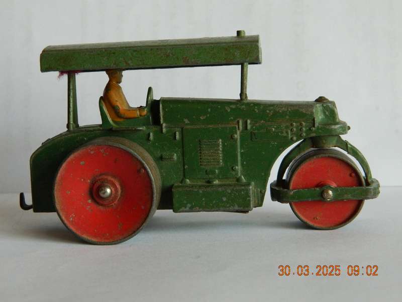 DINKY TOYS  -  251  -  AVELING BARFORD ROAD ROLLER
