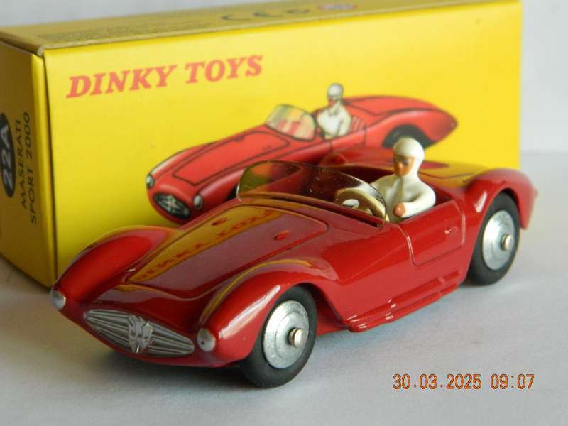 DEAGOSTINI - DINKY TOYS  -  22A  -   MASERATI SPORT  2000