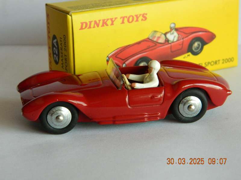 DEAGOSTINI - DINKY TOYS  -  22A  -   MASERATI SPORT  2000