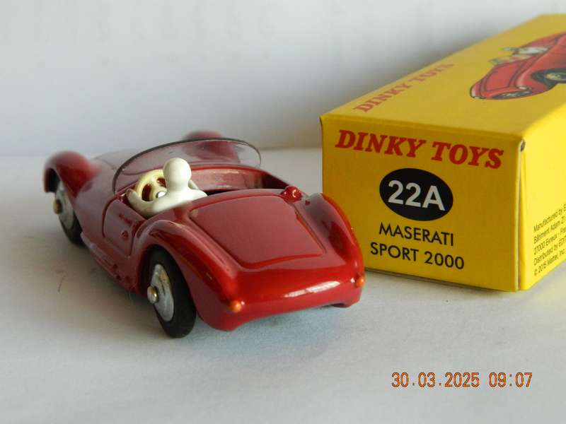 DEAGOSTINI - DINKY TOYS  -  22A  -   MASERATI SPORT  2000