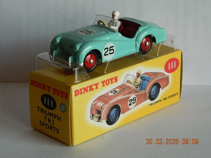 DEAGOSTINI - DINKY TOYS  -  111  -   TRIUMPH TR2 SPORTS