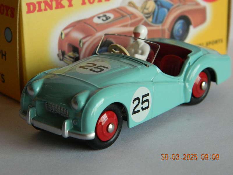 DEAGOSTINI - DINKY TOYS  -  111  -   TRIUMPH TR2 SPORTS