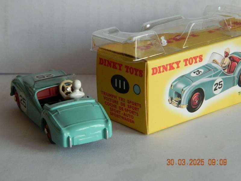 DEAGOSTINI - DINKY TOYS  -  111  -   TRIUMPH TR2 SPORTS