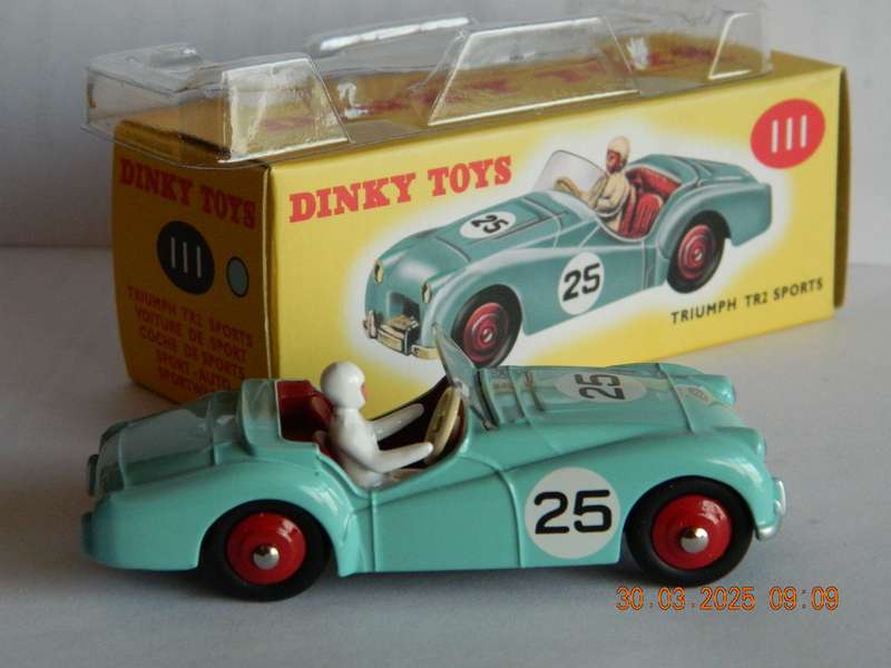 DEAGOSTINI - DINKY TOYS  -  111  -   TRIUMPH TR2 SPORTS