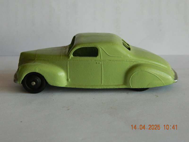 DINKY TOYS  -  39c  -   LINCOLN ZEPHYR