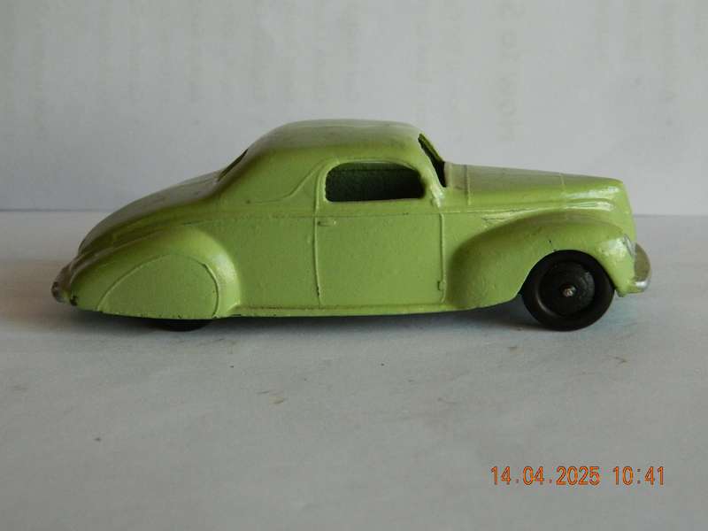 DINKY TOYS  -  39c  -   LINCOLN ZEPHYR