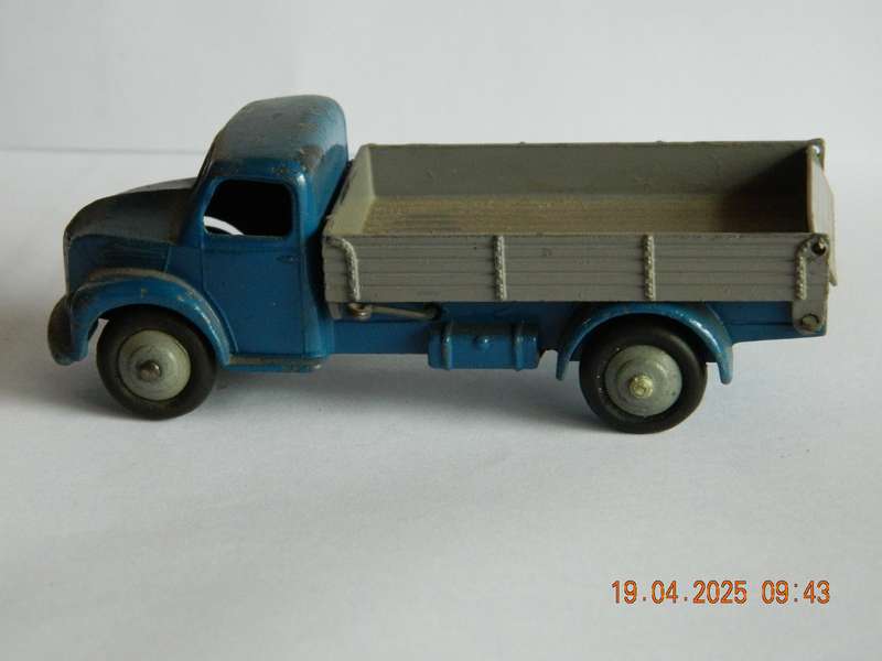 DINKY TOYS  -  414  -  DODGE  REAR TIPPING WAGON