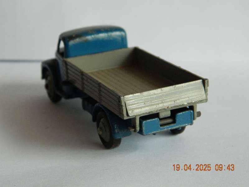 DINKY TOYS  -  414  -  DODGE  REAR TIPPING WAGON