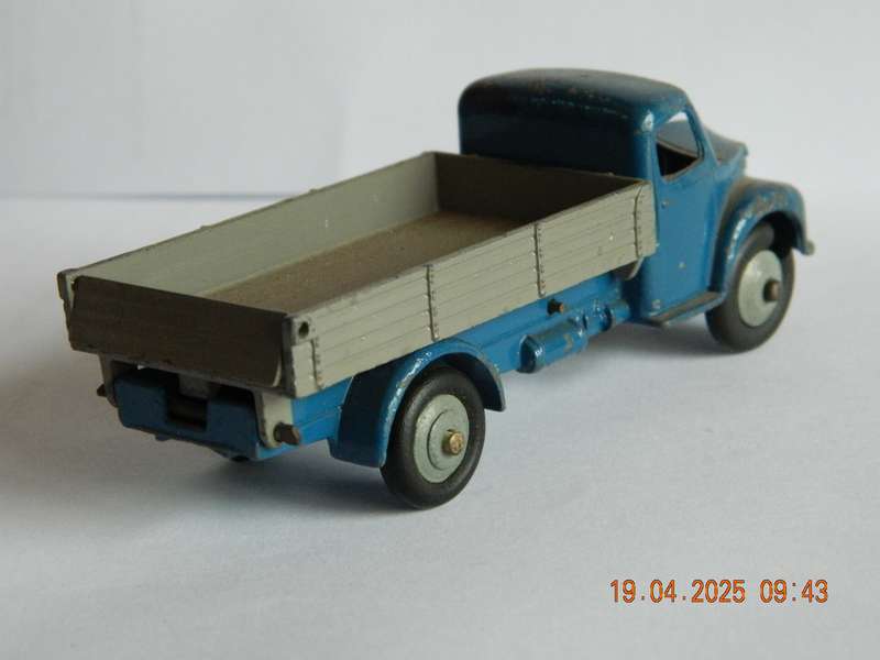DINKY TOYS  -  414  -  DODGE  REAR TIPPING WAGON