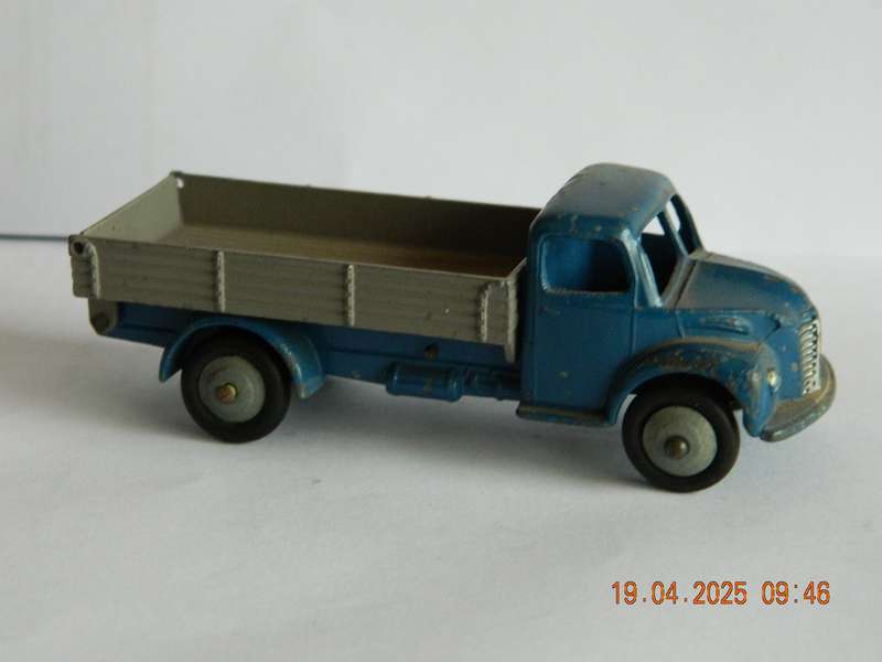DINKY TOYS  -  414  -  DODGE  REAR TIPPING WAGON