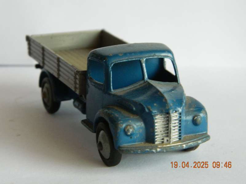 DINKY TOYS  -  414  -  DODGE  REAR TIPPING WAGON