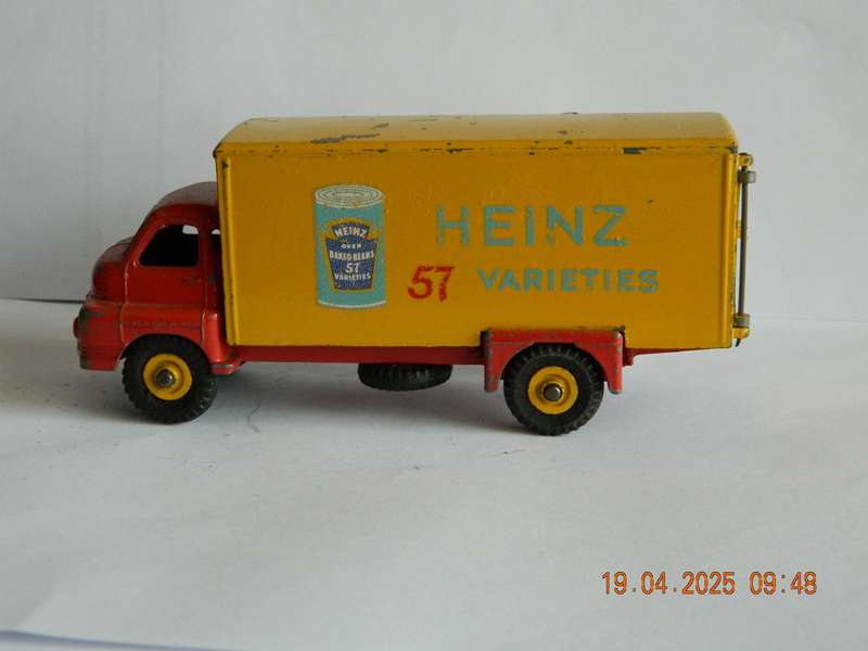 DINKY  SUPERTOYS  -  922/3  -  BIG BEDFORD LORRY  -  "HEINZ"