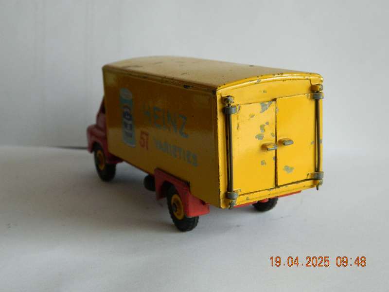 DINKY  SUPERTOYS  -  922/3  -  BIG BEDFORD LORRY  -  "HEINZ"