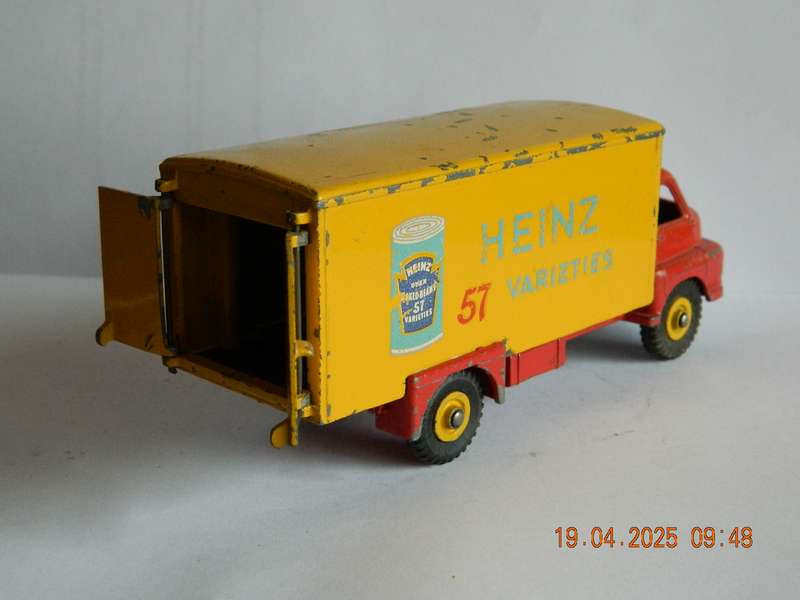 DINKY  SUPERTOYS  -  922/3  -  BIG BEDFORD LORRY  -  "HEINZ"