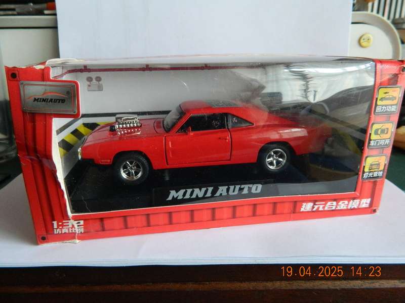 MINI AUTO  -  NO NAME  -  1/32 SCALE  -  (COULD BE MUSTANG OR DODGE)